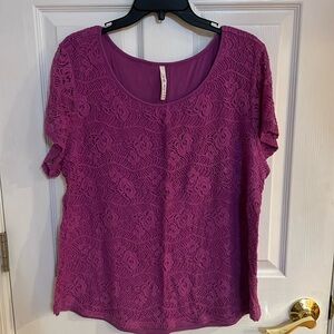 Top size xl in purple by Leo and Nicole